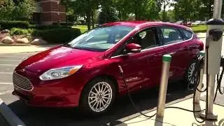 2017 Ford Focus Electric Charging Trailer | AutoMotoTV