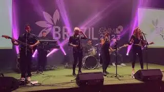 Tocando ao vivo &ldquo;Maniac&rdquo; (Michael Sembelo) com a BOSS GT-1000 core em linha!