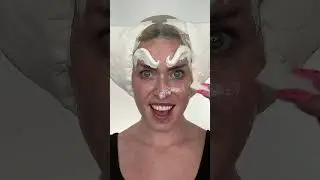 My name&rsquo;s Huggy Wuggy!!! Poppy Playtime makeup! 😱