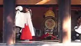 Shinto dance at Kyoto temple