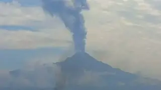 Raw: Time Lapse Of Mexican Volcano Spewing Ash