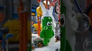 Wait for the end! 😱 Funny Crayon Cleaning at the Factory 🧼 Green Color #LearnColors #Green #CarWash