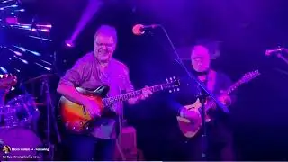 BARFLYS @ ELEVEN LONG TIME GONE[Copyright David Crosby]