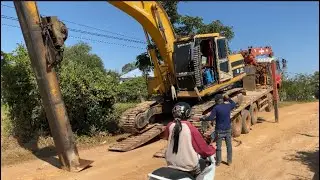 Extreme Dangerous Transport Skill Operations Loading GIANT EXCAVATOR on Flatbed Truck