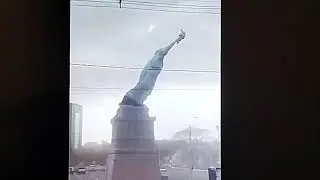 Replica of the Statue of Liberty Collapses...December 15th 2025 7:32 pm