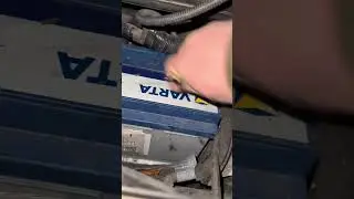 Rangerover flat battery fix! #fitter #bodge #dirtyhandscleanmoney #DIY
