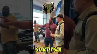 Парусная яхта Strictly Sail на выставке Tri-State Fishing and Outdoor Show в Лоуренсберге, штат И...