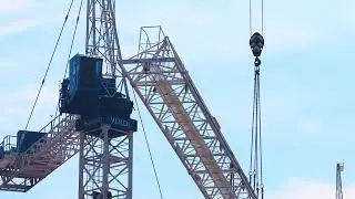 Crane Installation at 100 Queens Quay East