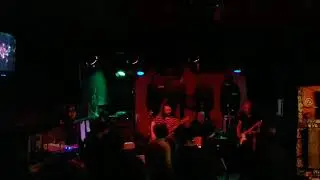 The Outcrowd - Cinnamon nerd girl