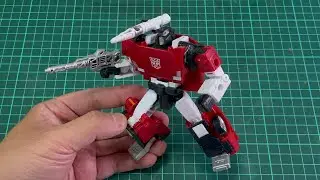 Transformers Studio Series MTMTE Collection Devastation Sideswipe (Robot mode to Sports Car mode)