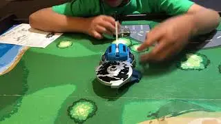 Build your own battlebots&mdash; Hexbug&mdash;open box
