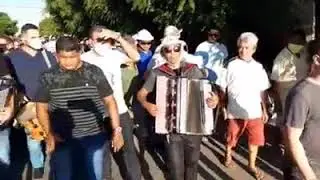 Artistas de Mucambo prestam homenagem em sepultamento do lend&aacute;rio Sanfoneiro Cafun&eacute; do Mucambo
