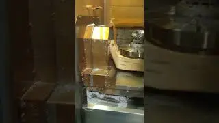 5-axis machine U400 has a larger travel and uses a DDR dual direct drive rotary table from HIWIN.