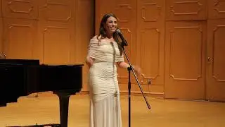 Si&uacute;il A R&uacute;in - Live Performance by Leah Catherine Thompson