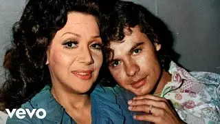 Juan Gabriel, Maria Victoria - 17 A&ntilde;os (Serie: La Criada Bien Criada, 1975)