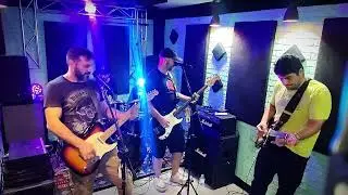 "The Basers"   Gold Soundz      (Pavement Cover)      Produção: Estúdio Two Stroke