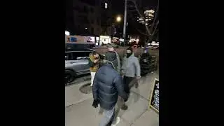 Дэнни &mdash; очень необычный попрошайка.