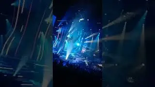 2 jonge heren in vrije val met Spring bij Studio 100 Rewind Party
