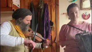 Méabh Begley on the box pat on fiddle. Twp reels golden keyboard and fred finns.