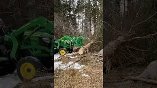 John Deere 3025e with Grapple #25hp #JD #compacttractor