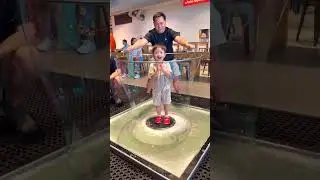 Dad surprises son with bubble 😱🛁