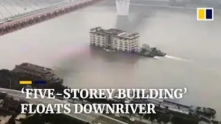 Floating restaurant drifts downriver in Chongqing, China