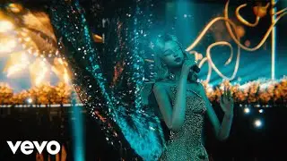 Ariana Grande Performs 