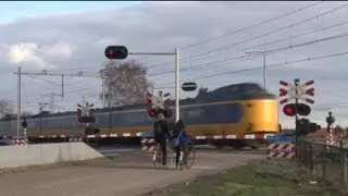 Dutch railroad crossing - AHOB Hessenweg (3)