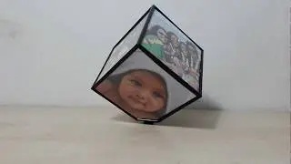 Automatic rotating foto cube