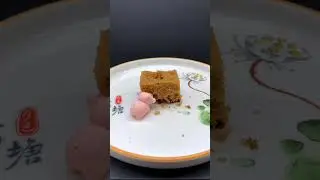 Hungry little pig  Eat jujube cake 🍰 pigs feel a little sweet haha#youtubeshorts #pig