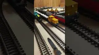 M&auml;rklin ML 610 zieht G&uuml;terwagen, Sarrasani, VW K&auml;fer, KFOR Heli #m&auml;rklin #train #digital #H0 #Salz