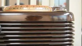 Philco Mid Century (1949) Vintage Tube Radio The Hippo = Walnut