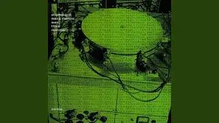 Elektronicher d&eacute;-collage. Happening Raum