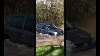 Game Over&hellip;🙄🤦🏻&zwj;♂️ #FloodedEngine #Stuck #Renaultclio #Fullsend #Splash #Crazy #carsvflood #fypシ゚