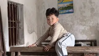 Em bé vui chơi 