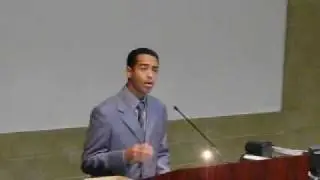 A Saudi student gives a speech