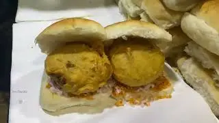 Mumbai's  Most Famous Bhau Vada Pav | प्रसिद्ध भाऊ वडापाव | Indian Street Food