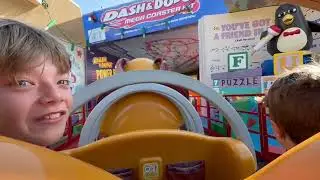 Переднее сиденье американских горок Slinky Dog Coaster для тех, кто катается впервые.
