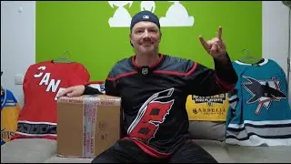 Unboxing a very nice specialty jersey
