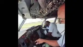 TAAG BOEING 737-700 NEXT GENERATION LANDING IN O. R. TAMBO AIRPORT