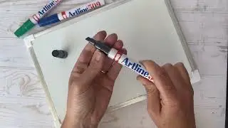 11345NG Plum&oacute;n Pizarra Artline 509 Recargable Punta Biselada Negro