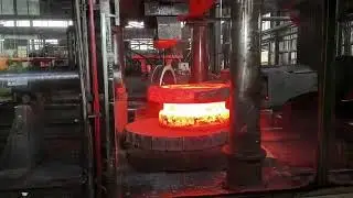 Forging API 6D ball valve components.