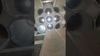 Внутри силосов для хранения зерна.....