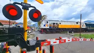 ALARM RUSAK! Perlintasan Kereta Api Kadungora Garut