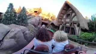 [MK] Seven Dwarfs Mine Train 4K 360&deg; Row 10