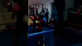 Fille qui boxe