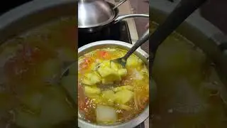 អ្នកផ្ទះនៅខ្មែរឃេីញគូទមាន់ដណ្តេីមគ្នា​ ..​ នៅនេះវិញរុញអោយ