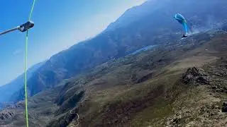 Suspendu au dessus des plus beaux sommets de Corse - vol de parapente en automne