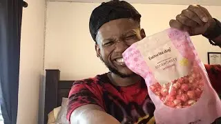 (ASMR/MUKBANG) Eating STRAWBERRY POPCORN 🍿🍓 | Thanks for 1K SUBSCRIBERS!!! 😄🎊