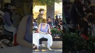 Bule belanda kebingungan nyari sandalnya #viral #prank #trending #shorts #funny #lucu